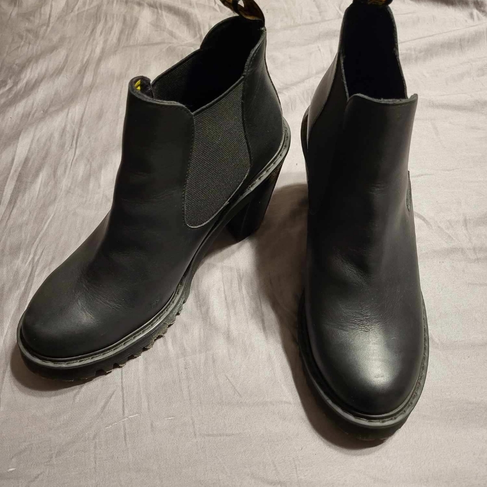 Dr. Martens Hursten Heeled Chelsea Boot - Picture 2 of 5